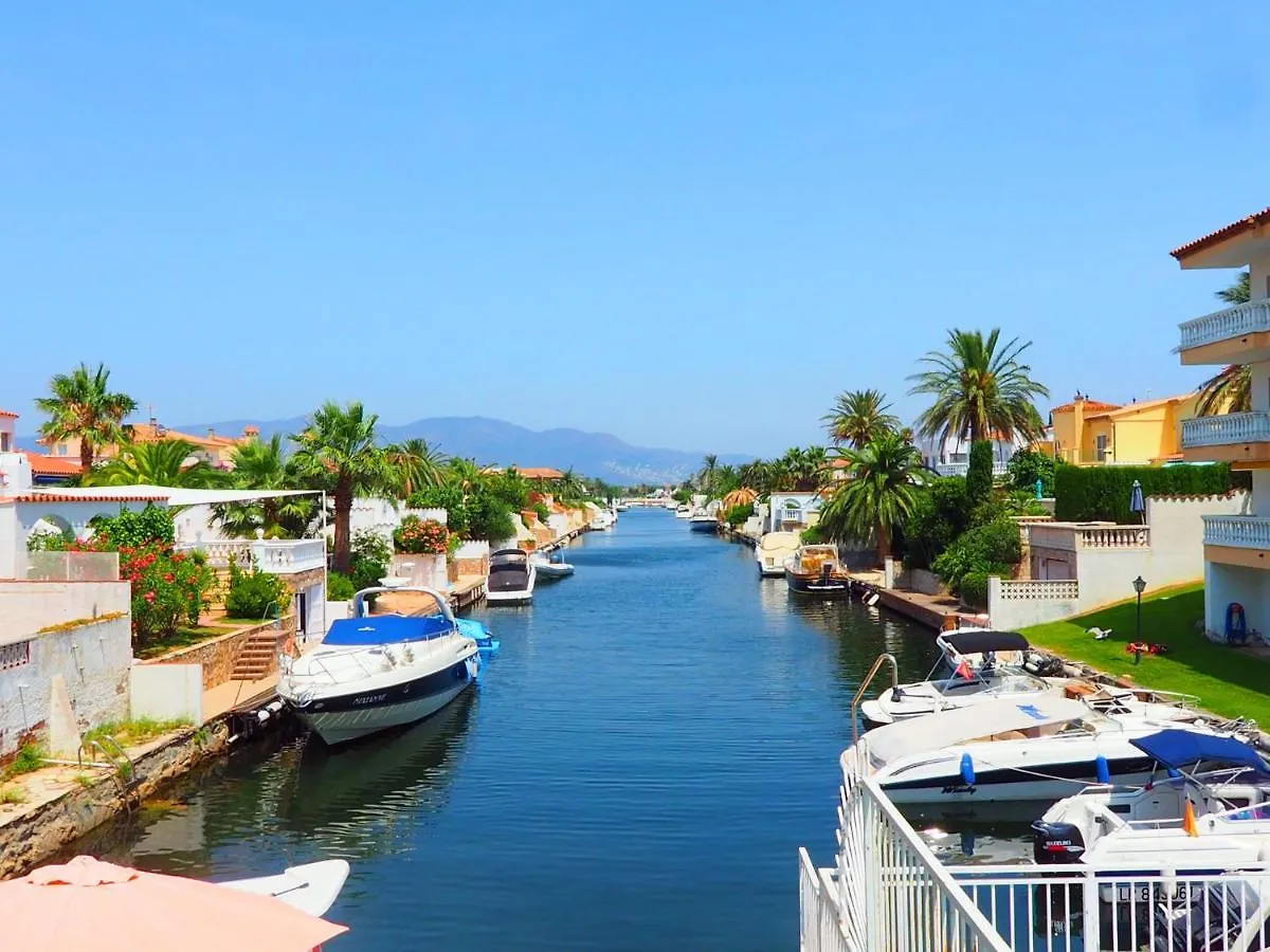 Holiday Home Requesens By Interhome Эмпуриабрава